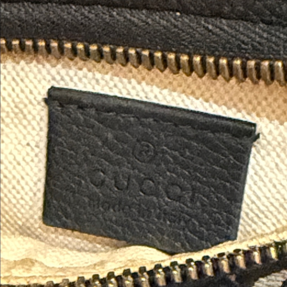 GUCCI Grained Calfskin Small Logo Belt Bag Black - Picture 9 of 13